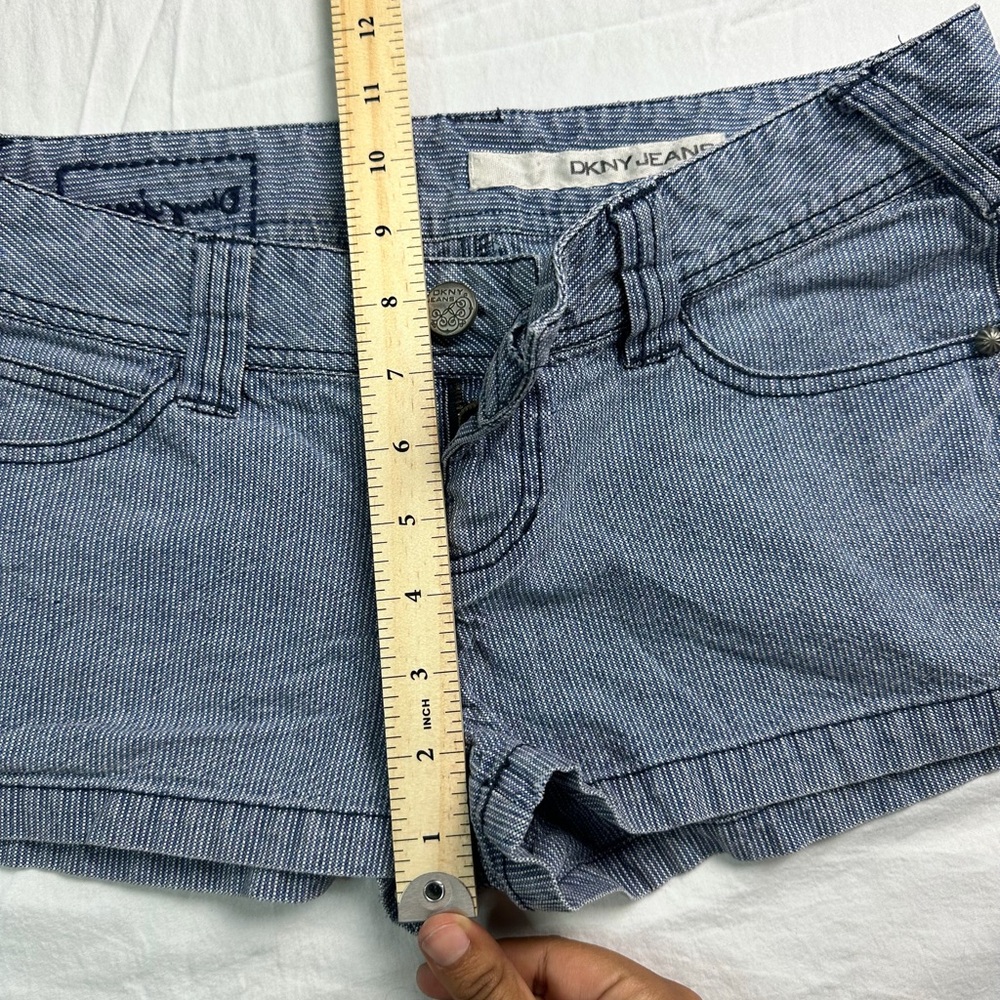 🌿 DKNY Jeans Blue Pinstripe Mini Shorts Y2K Low Rise Cuffed Denim 28 🌿 - Picture 7 of 10